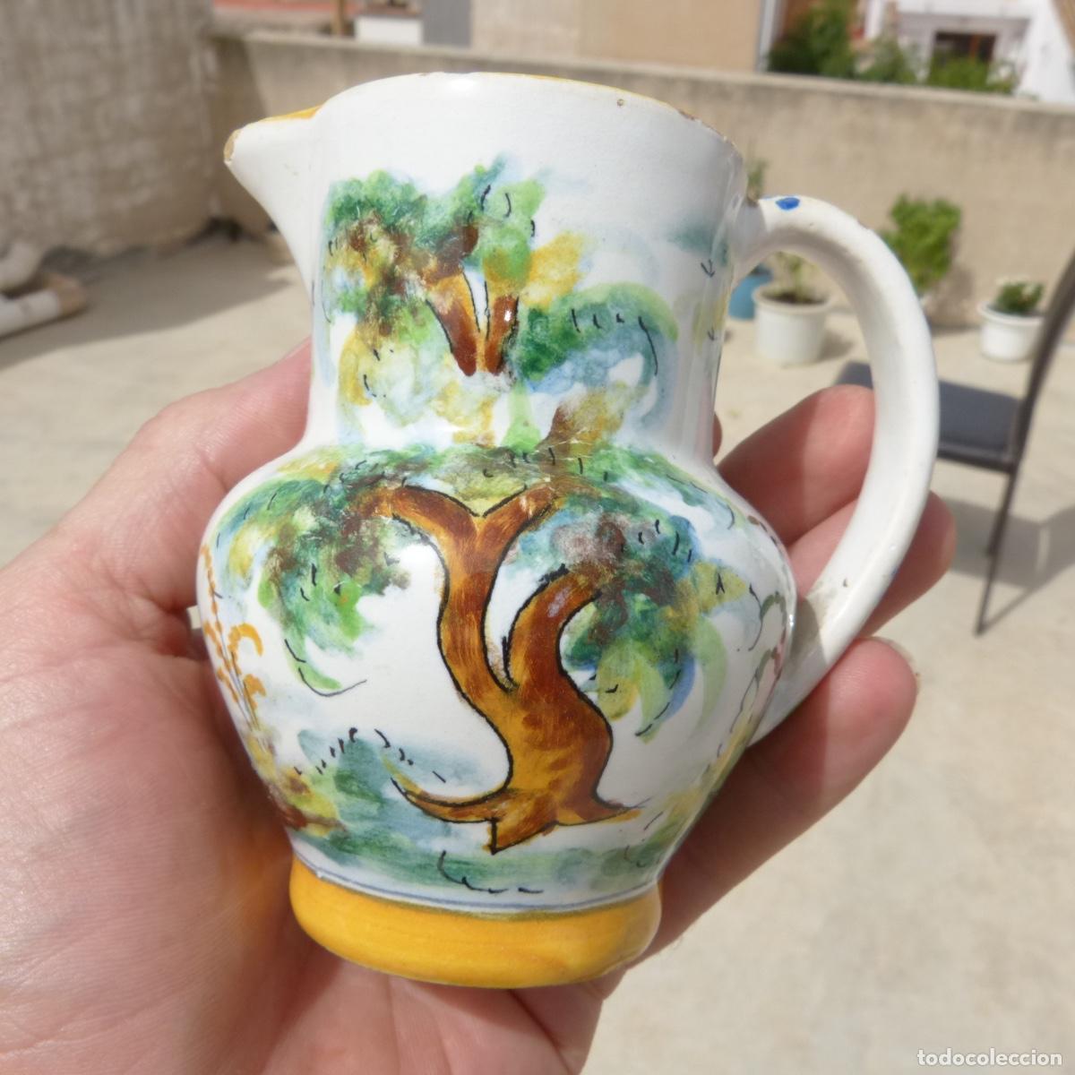Antig&uuml;edades: Peque&ntilde;a jarra de ceramica decorada, manises, V G espa&ntilde;a. 200gr, 10,5cm.