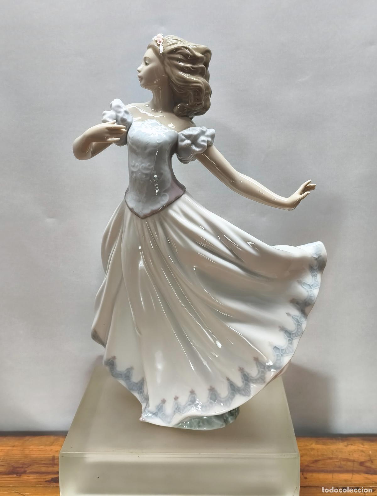 Antig&uuml;edades: Sweet Sixteen &middot; LLADRO &middot; 6687 &middot; Descatalogada &middot; Alegr&iacute;a de Vivir &middot; Regino Torrijos &middot; 33 x 22 cm