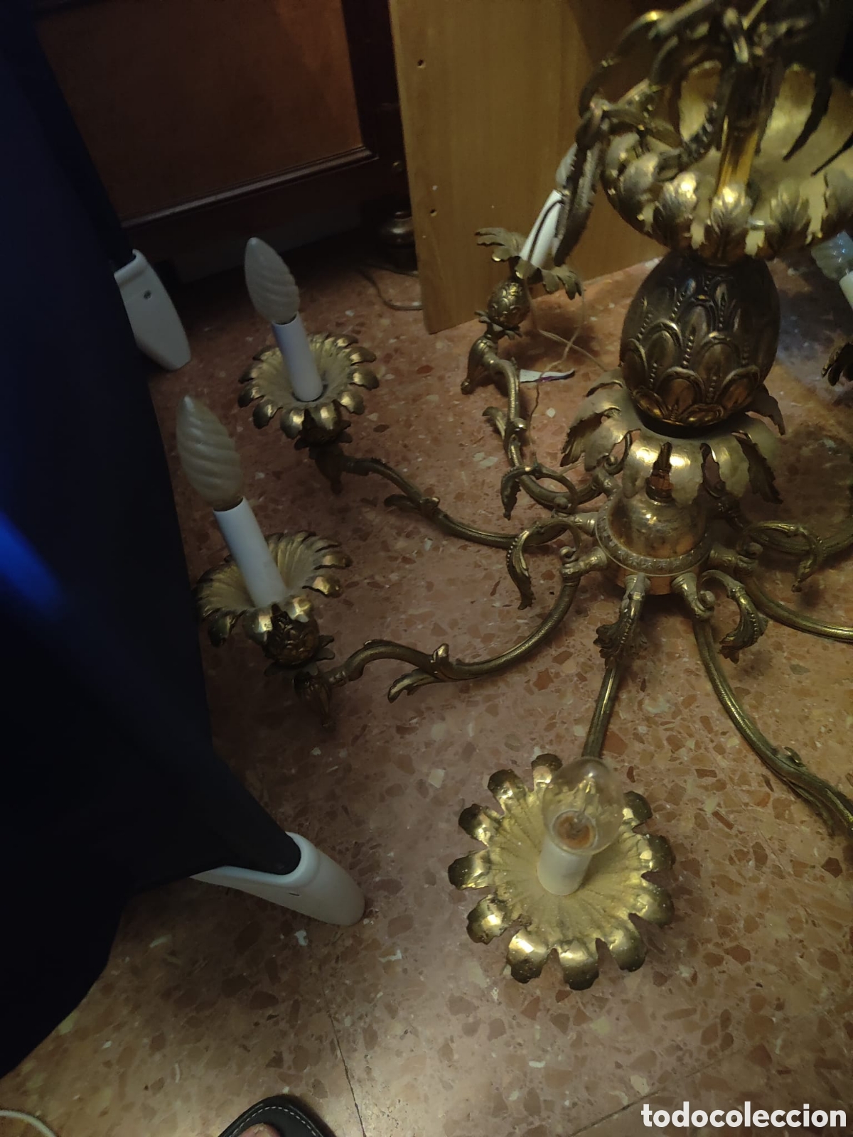 Antig&uuml;edades: Lampara de ara&ntilde;a de bronce - Foto 4