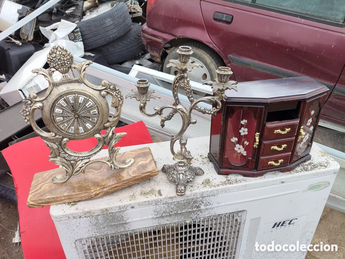 Antig&uuml;edades: Reloj antiguo con mesita