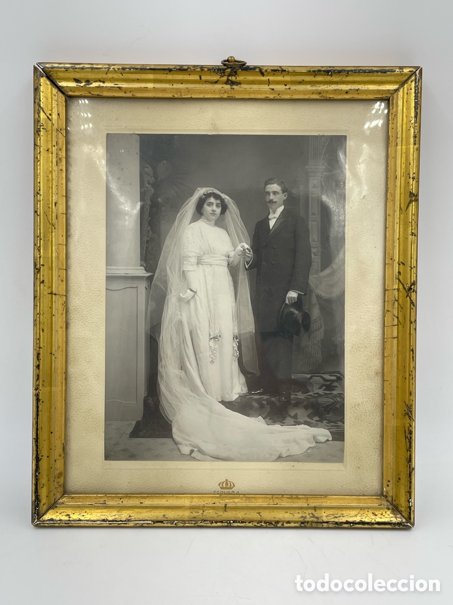 Antig&uuml;edades: Marco madera antiguo con Fotograf&iacute;a antigua boda. Finales siglo XIX principios del XX.