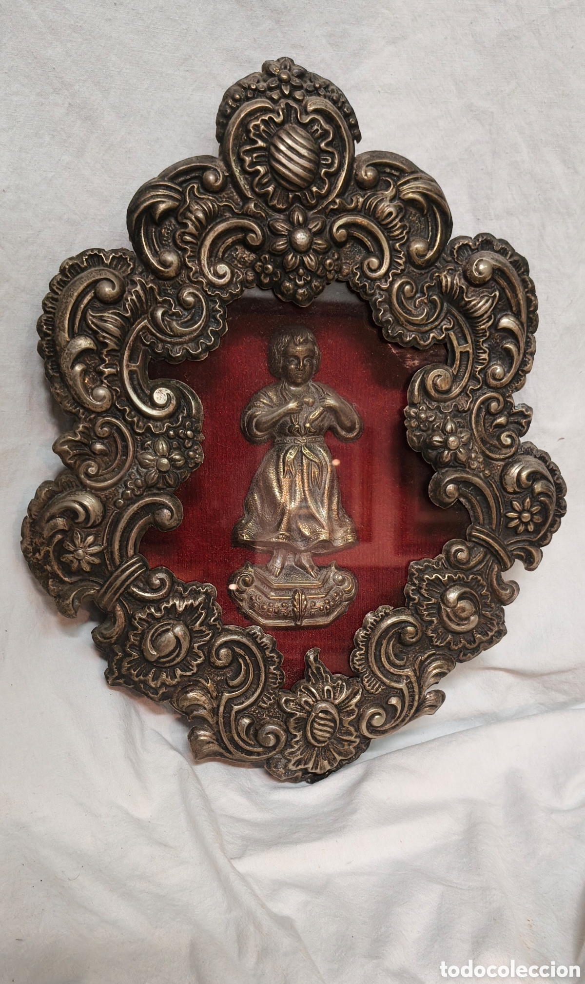 Antig&uuml;edades: Antiguo gran Relicario de Capilla Neobarroco - Ni&ntilde;o Jes&uacute;s - Metal Repujado (35x27cm)