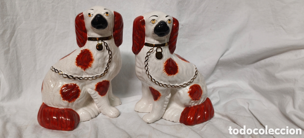 Antig&uuml;edades: Pareja de Perros de Staffordshire - King Charles Spaniel - Cer&aacute;mica Inglesa (24cm altura)