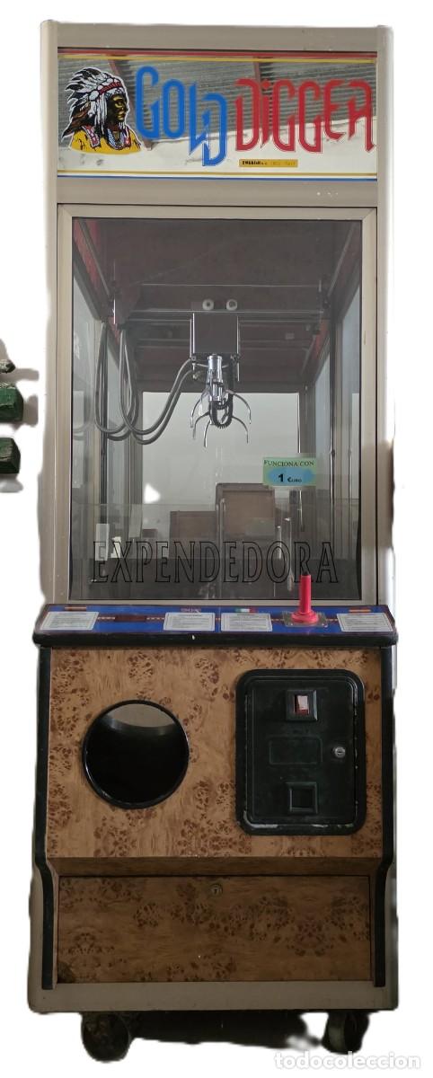 Antig&uuml;edades: M&aacute;quina recreativa de tipo gr&uacute;a o pinza (garra) modelo Gold Digger