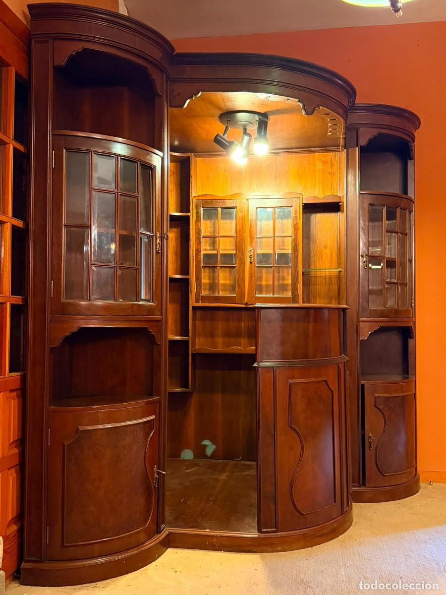 Antig&uuml;edades: Mueble bar esquinero de madera de estilo cl&aacute;sico