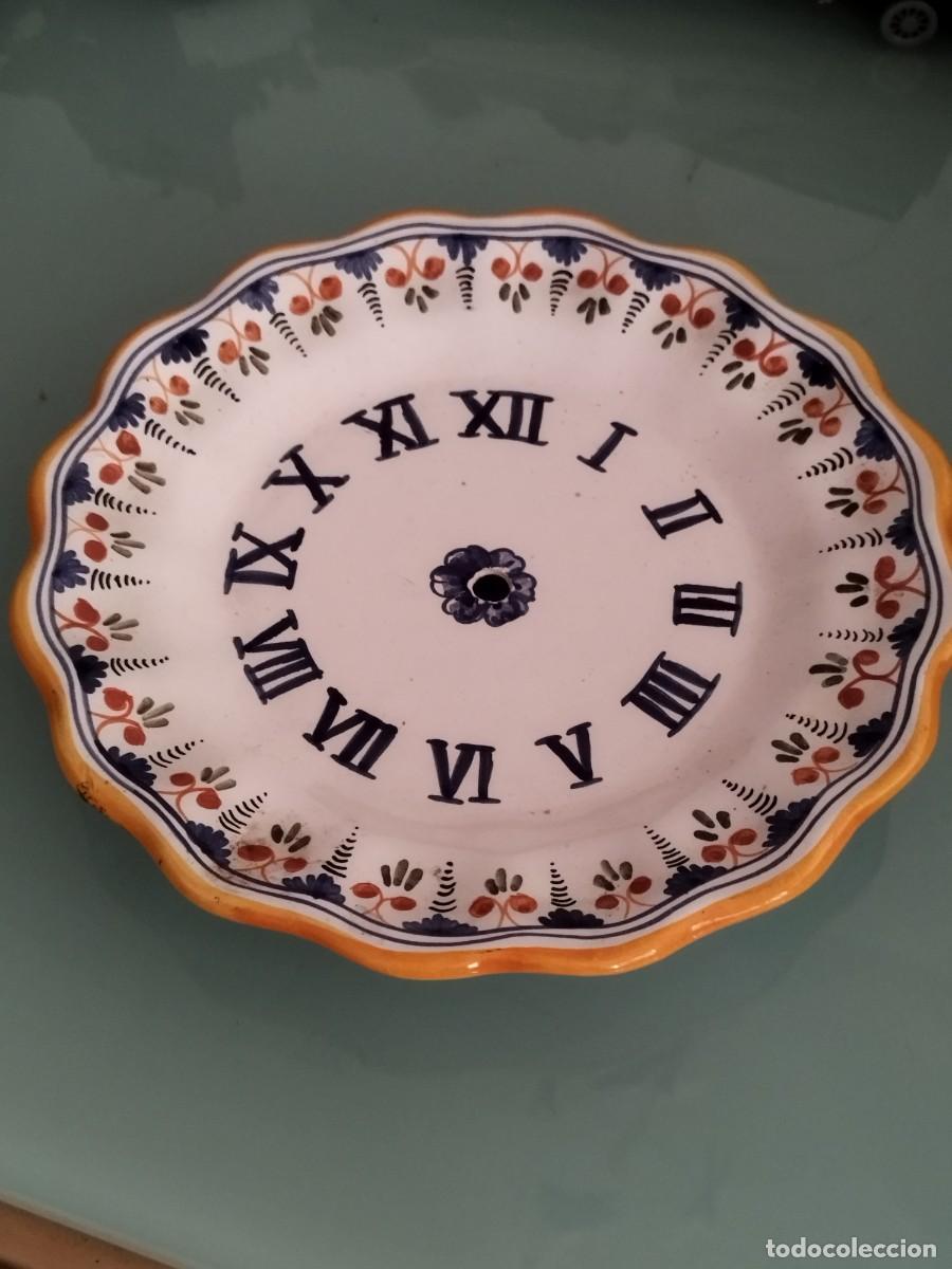 Antiquit&auml;ten: Antiguo plato de cer&aacute;mica Talavera. Dise&ntilde;ado como reloj de pared de cuarzo. Con faltas ver fotos.