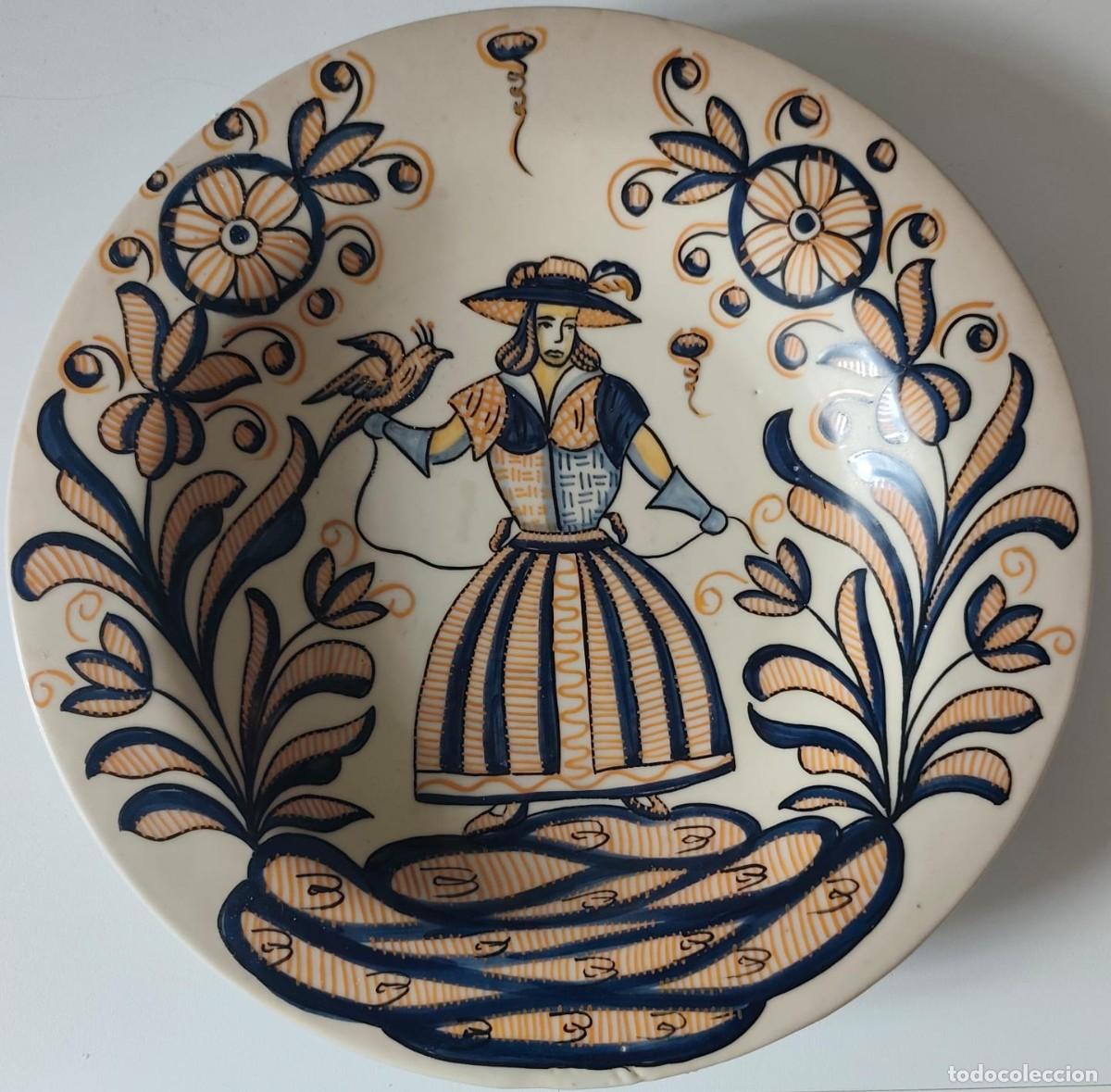 Antig&uuml;edades: Plato Talavera Niveiro artesanal - Dama con sombrero y p&aacute;jaro