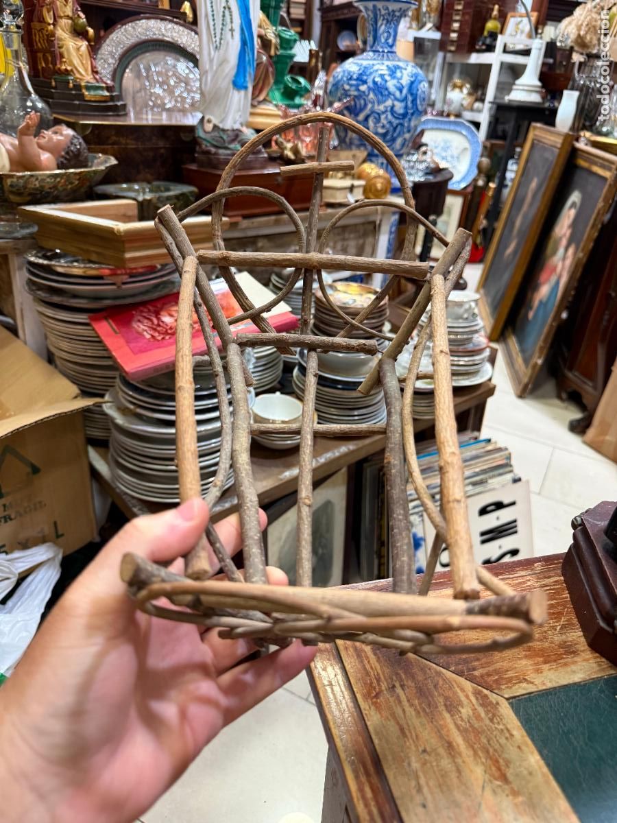 Antig&uuml;edades: ANTIGUA CUNA DE MADERA HECHA A MANO IDEAL PARA NI&Ntilde;O JESUS - MEDIDA TOTAL38X23 CM INTERIOR 26X14 CM