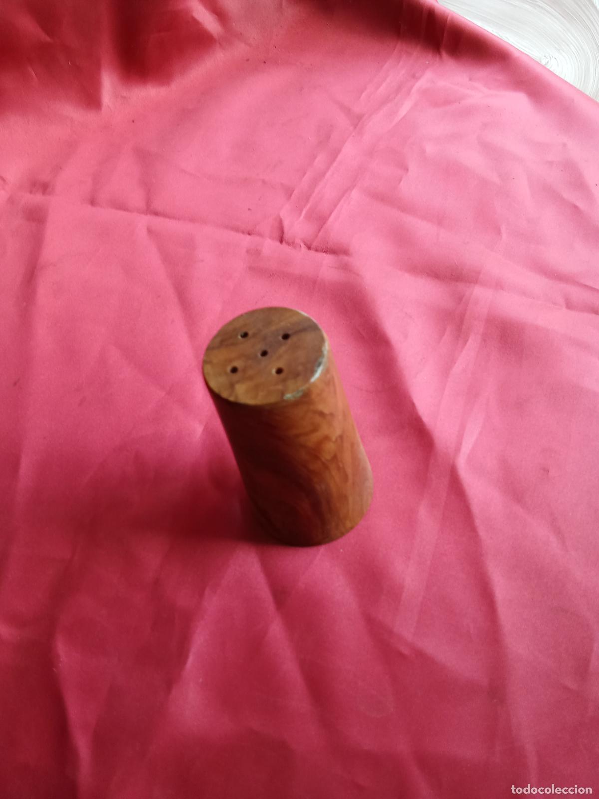 Antig&uuml;edades: Bonito salero de madera de olivo. V.16