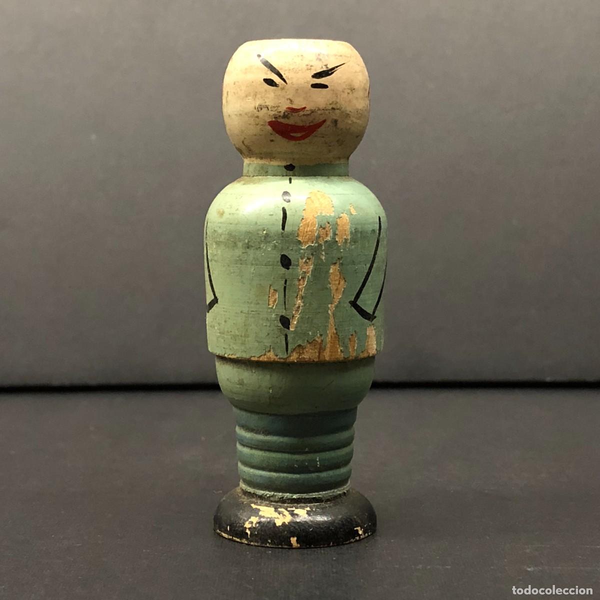 Antig&uuml;edades: FIGURA DE MADERA TORNEADA - PERSONAJE ORIENTAL - ARTESANAL - 8 X 2,5 CM / 212