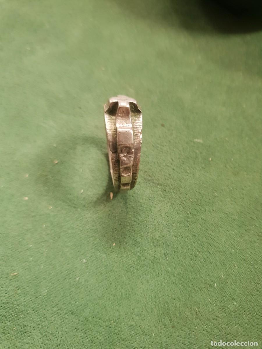 Antig&uuml;edades: Anillo de cura de plata ley - Foto 2