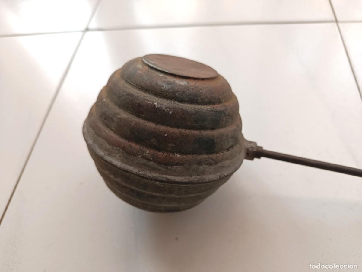 Antig&uuml;edades: MUY ANTIGUA BOYA DE COBRE O LAT&Oacute;N PARA TANQUE O CISTERNA DE AGUA.