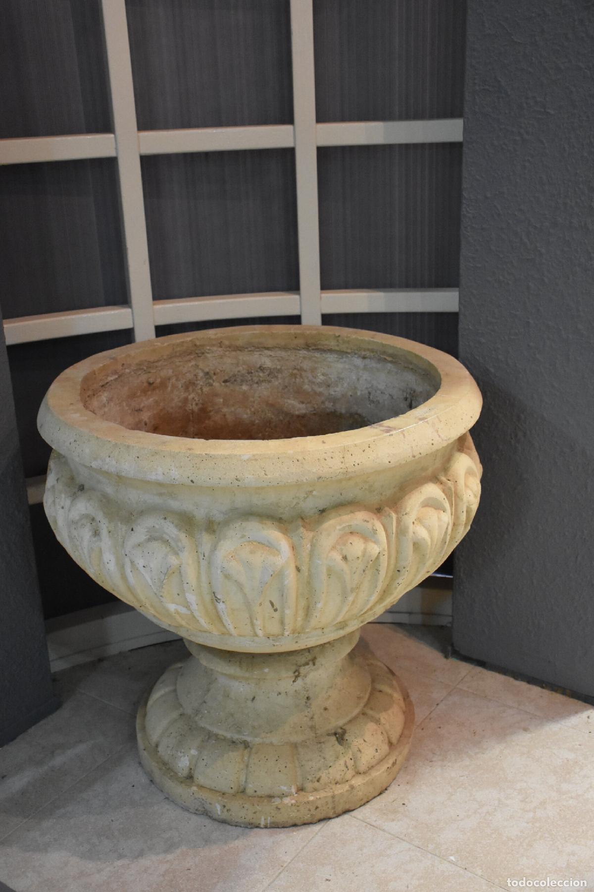Antig&uuml;edades: Pareja de maceteros copas jardin piedra - Foto 3