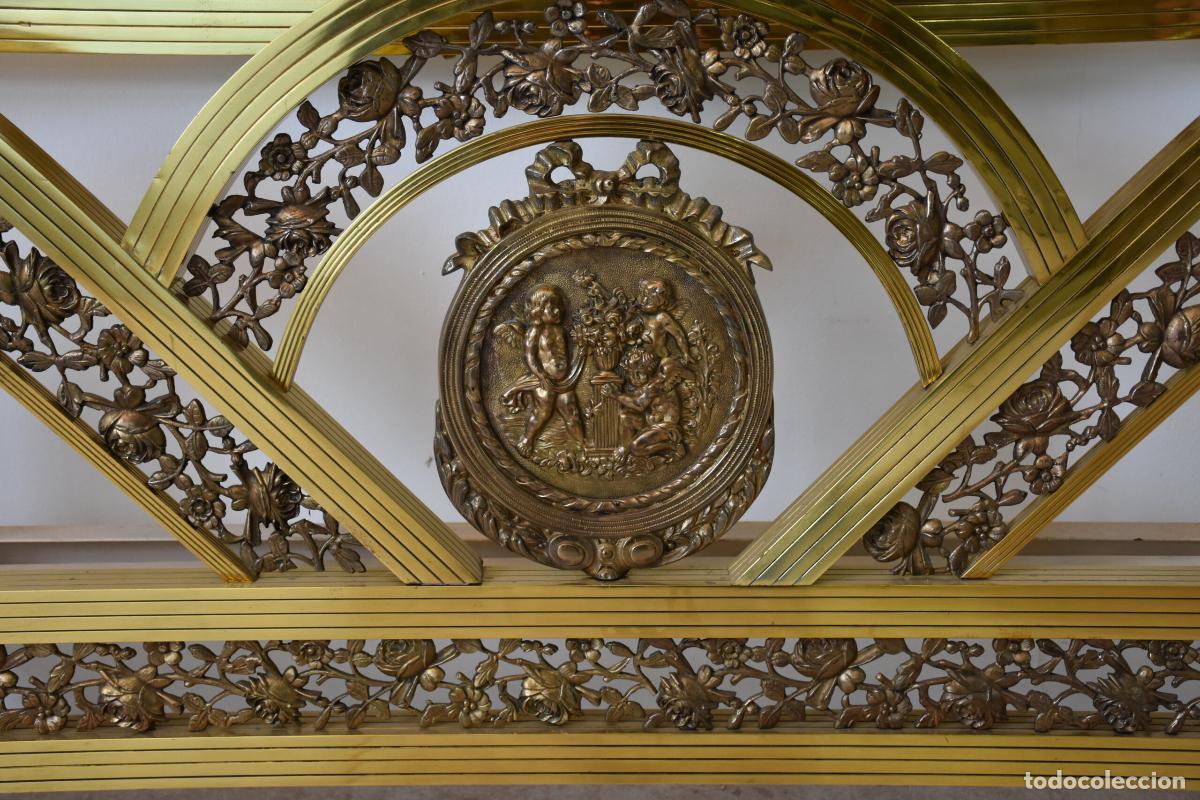 Antig&uuml;edades: Cama antigua de bronce con medallones - Foto 6