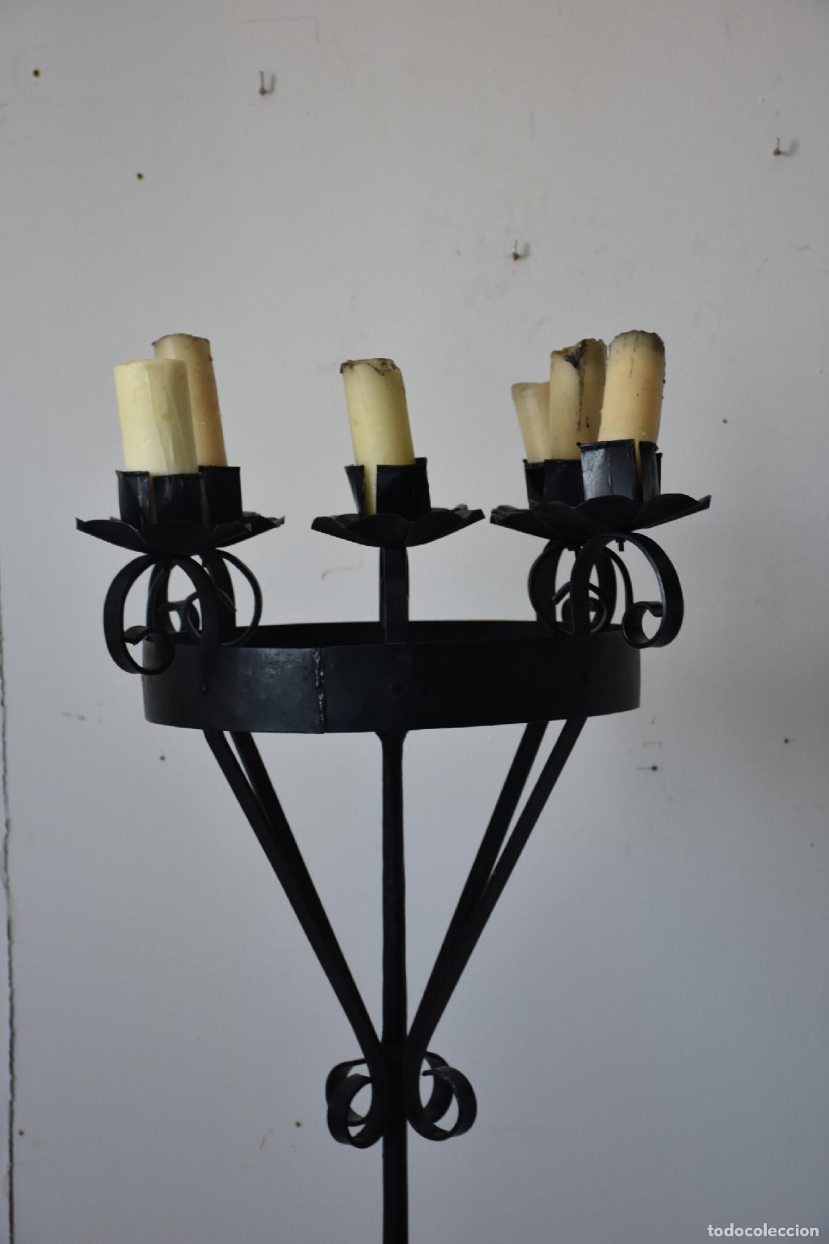 Antig&uuml;edades: Candelabro de pie de forja con 8 brazos - Foto 2