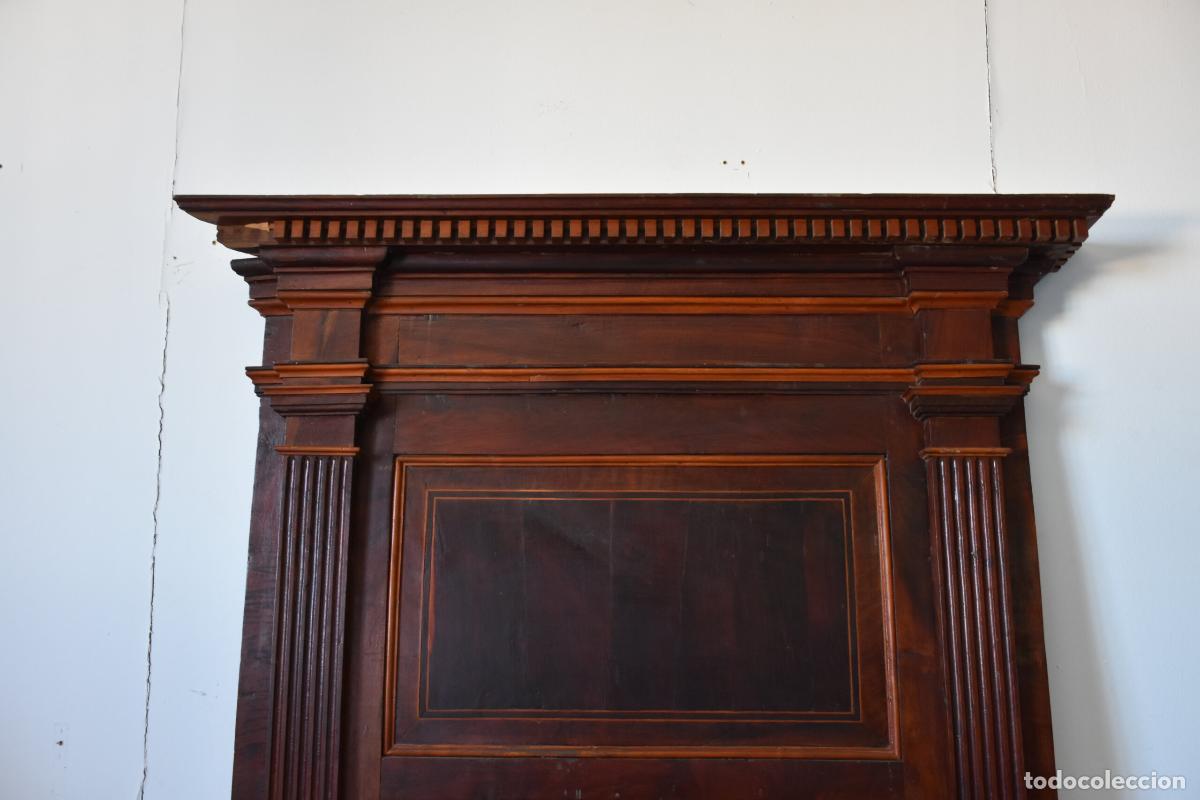 Antig&uuml;edades: Gran espejo de madera columnas acanaladas - Foto 2