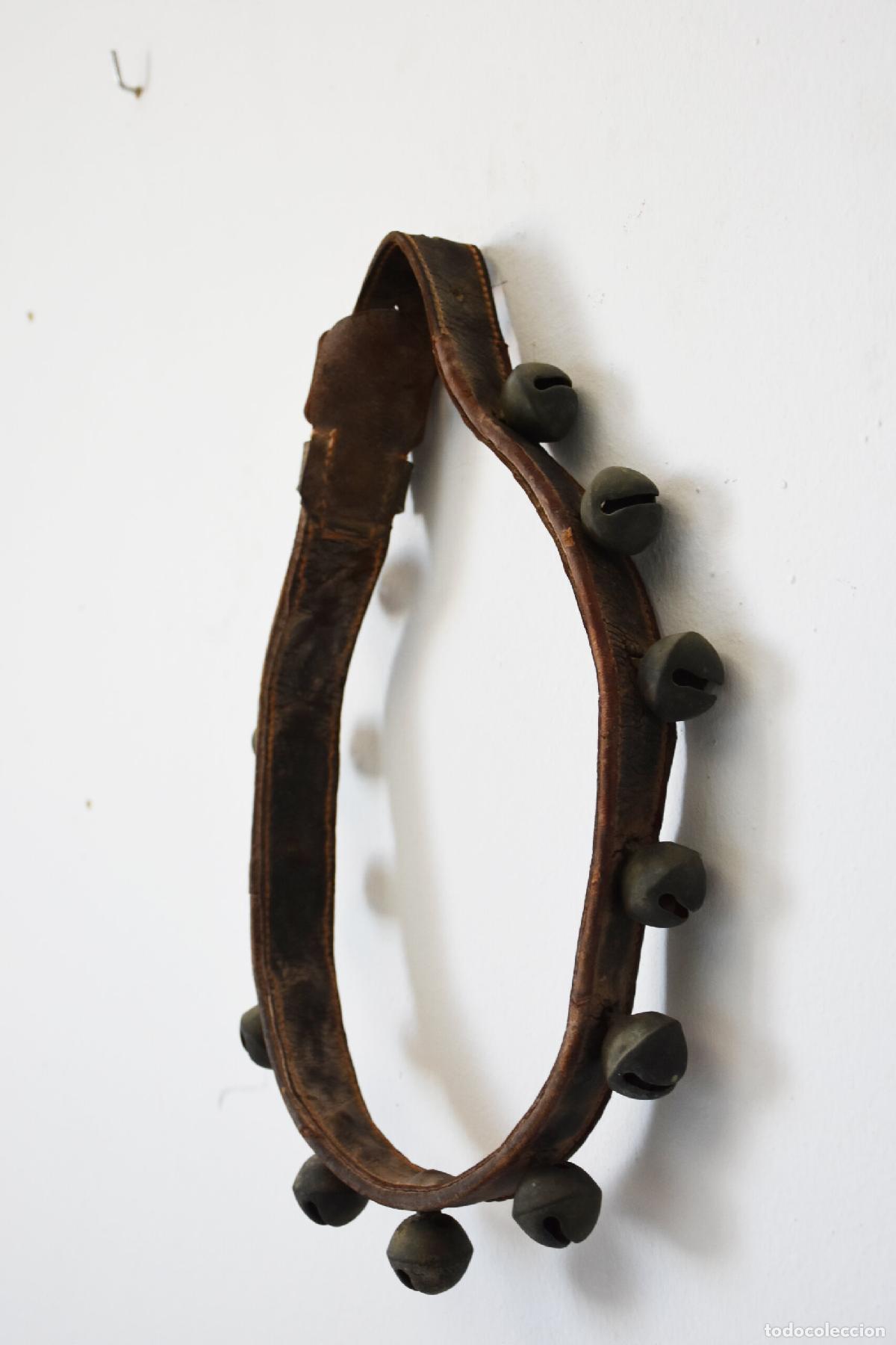 Antig&uuml;edades: Collar para caballeria con cascabeles - Foto 3