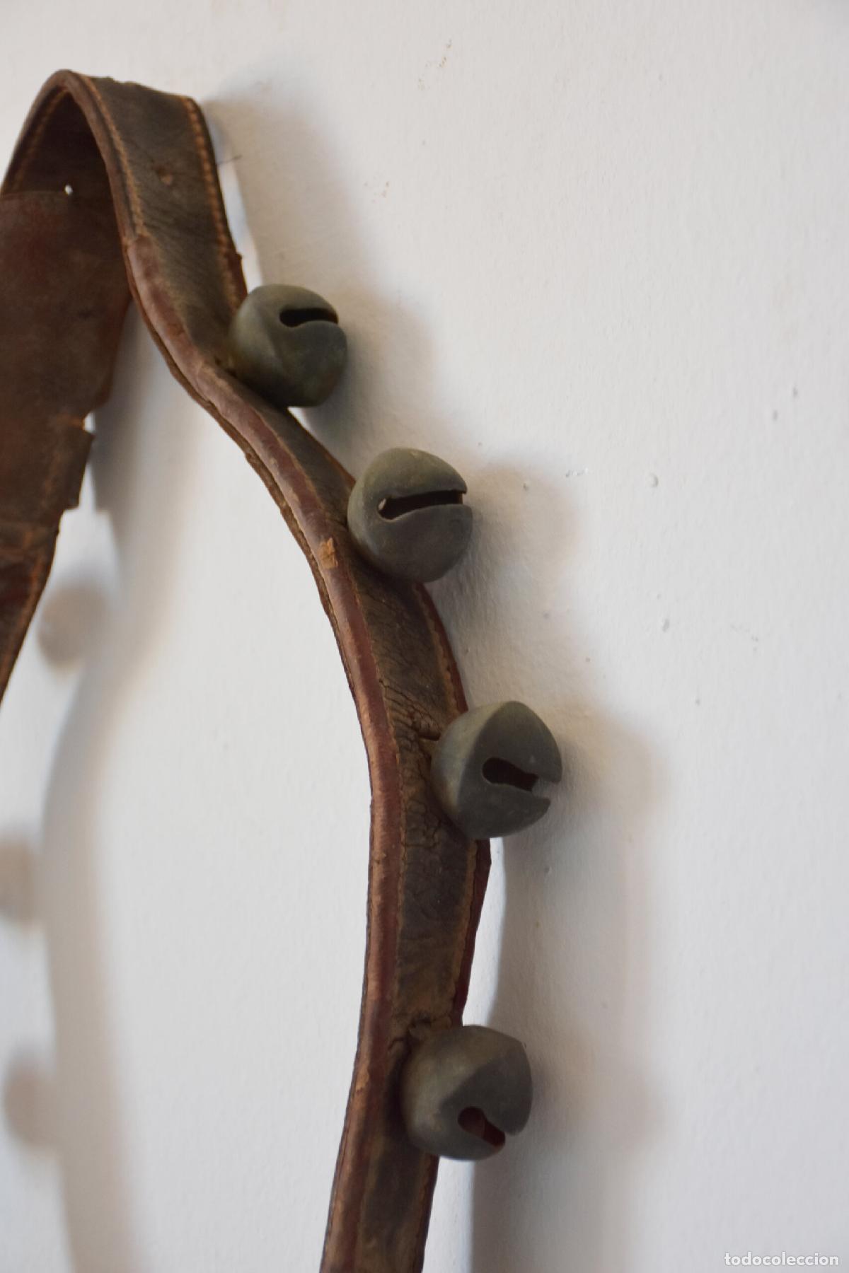 Antig&uuml;edades: Collar para caballeria con cascabeles - Foto 4