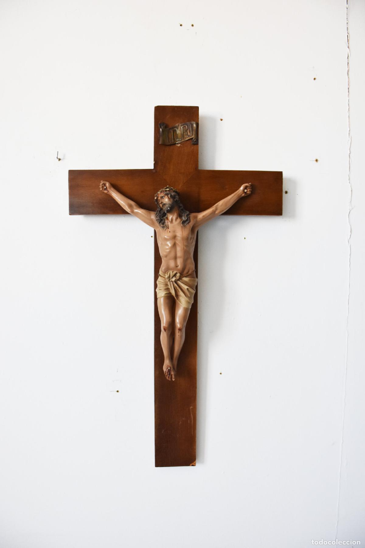 Antig&uuml;edades: Crucifijo de pared Cristo policromado