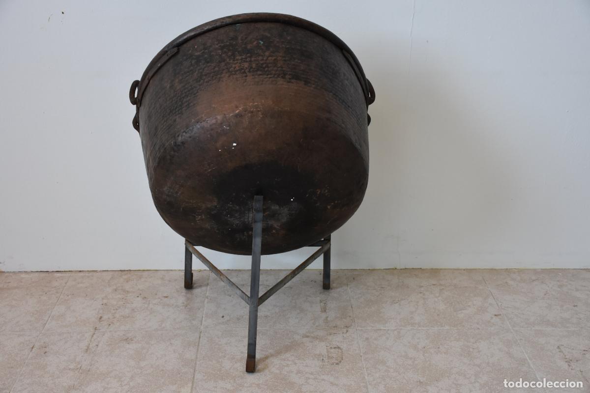 Antig&uuml;edades: Gran caldero de cobre con soporte - Foto 5