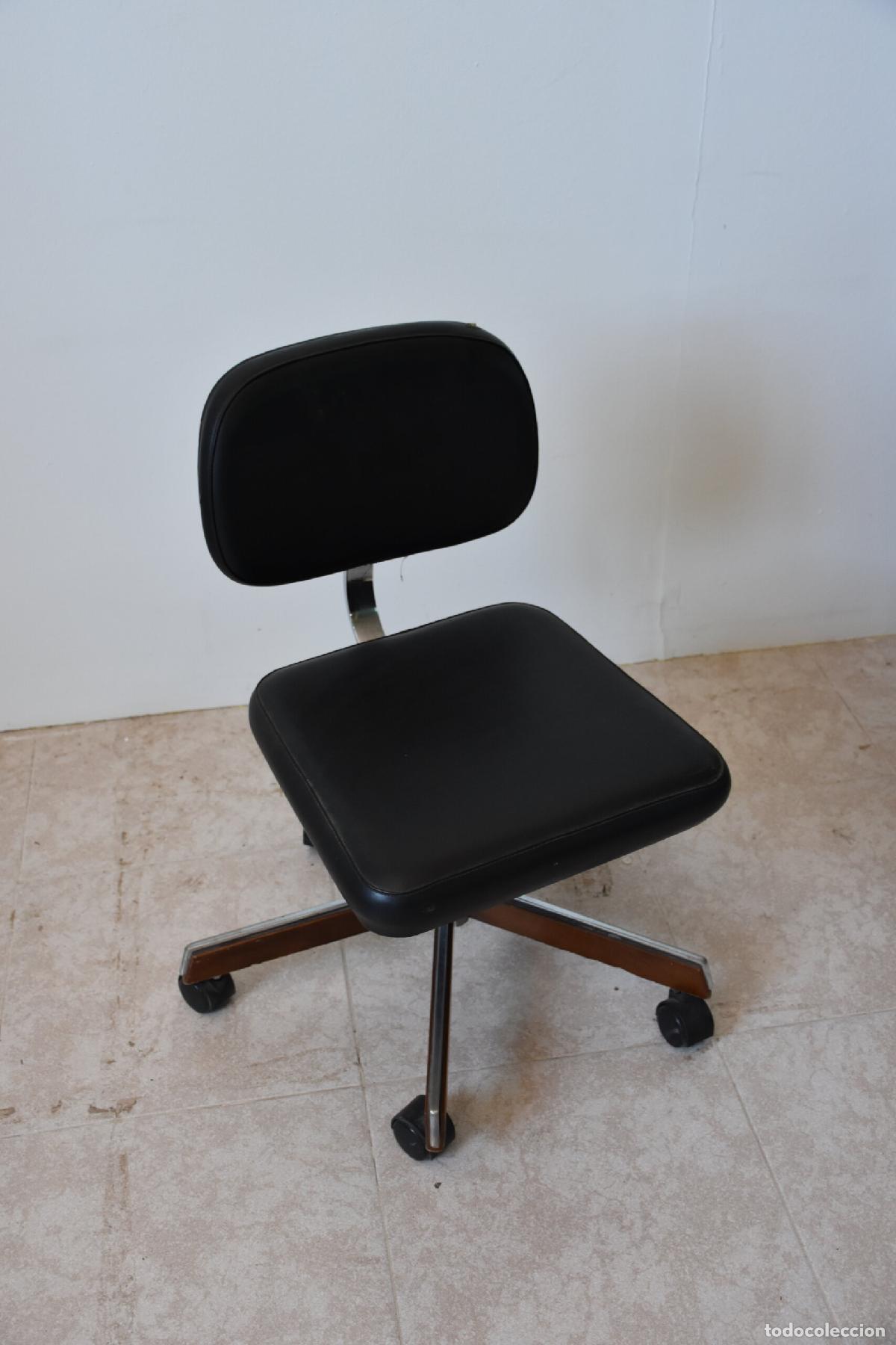 Antiquit&eacute;s: Silla de oficina vintage giratoria en polipiel
