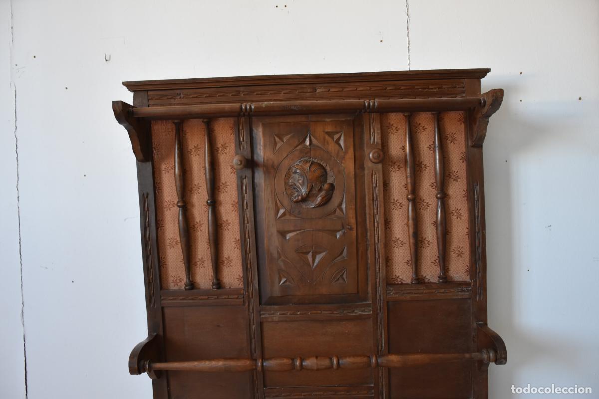 Antig&uuml;edades: Perchero recibidor de pared tallado - Foto 2