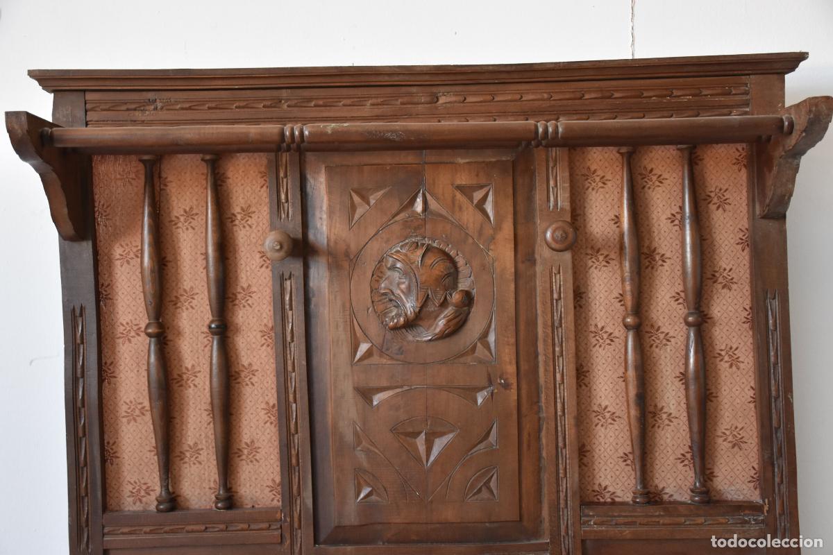 Antig&uuml;edades: Perchero recibidor de pared tallado - Foto 3