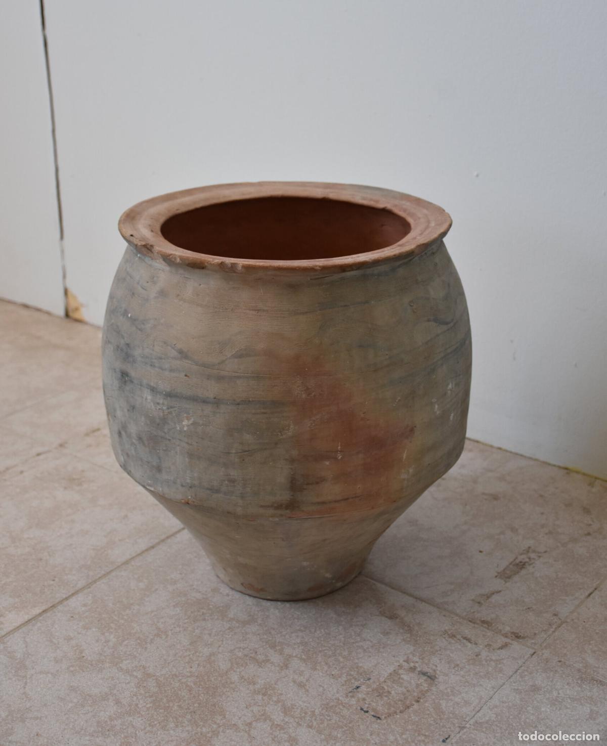 Antig&uuml;edades: Tinaja antigua de barro cocido