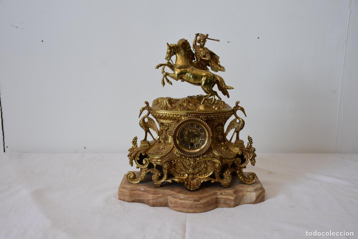 Antiques: Reloj de sobremesa bronce decorativo