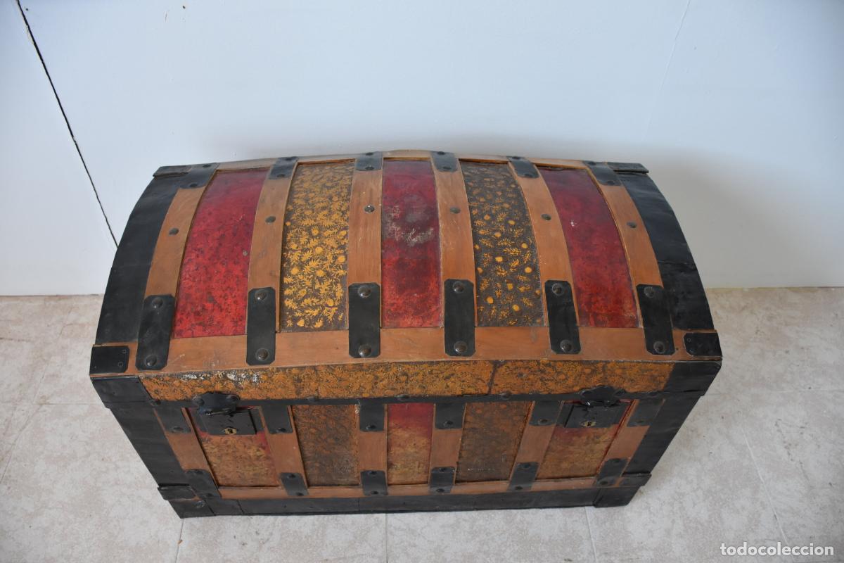 Antig&uuml;edades: Baul de madera con tapa abombada - Foto 2