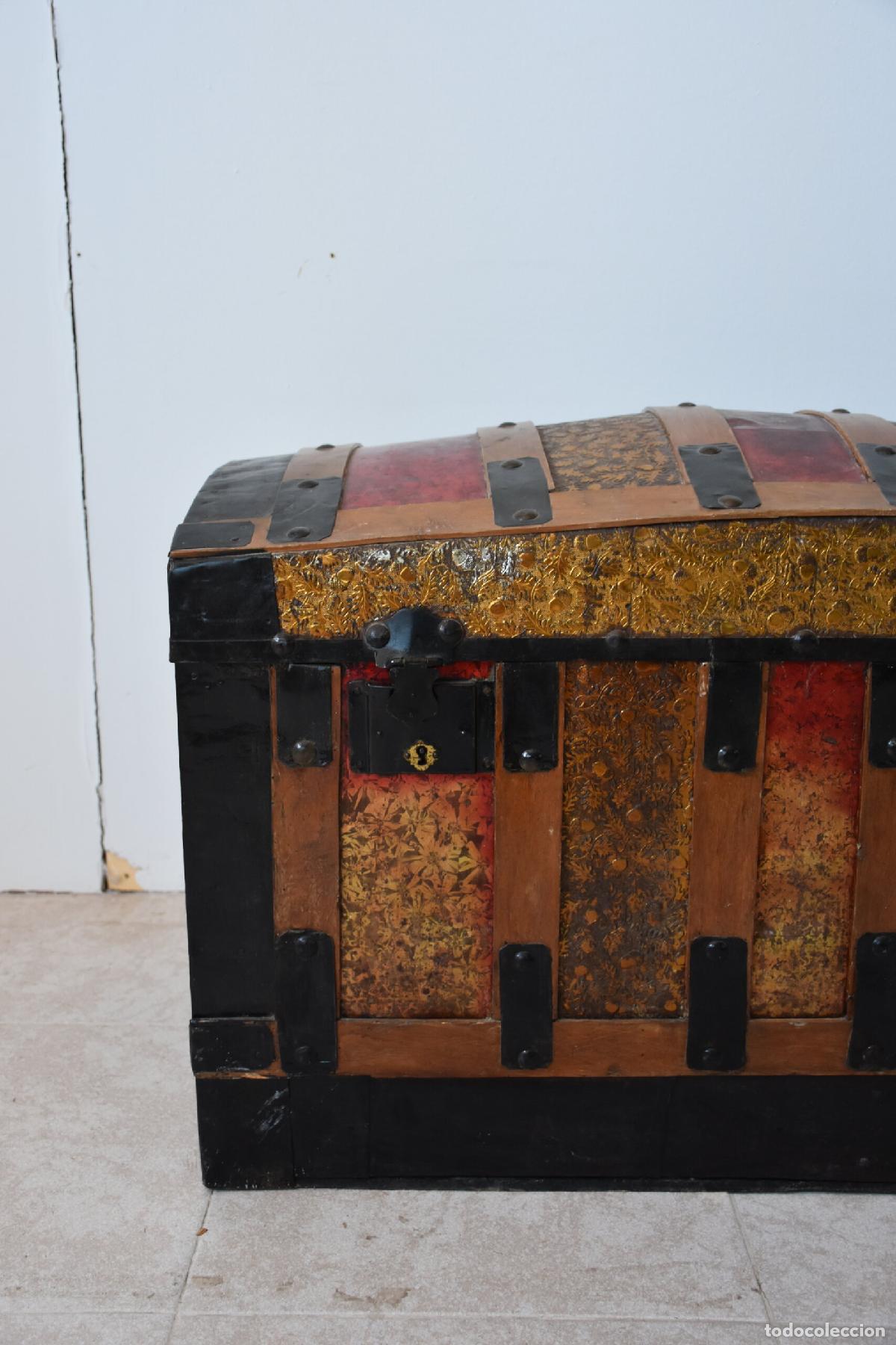 Antig&uuml;edades: Baul de madera con tapa abombada - Foto 3