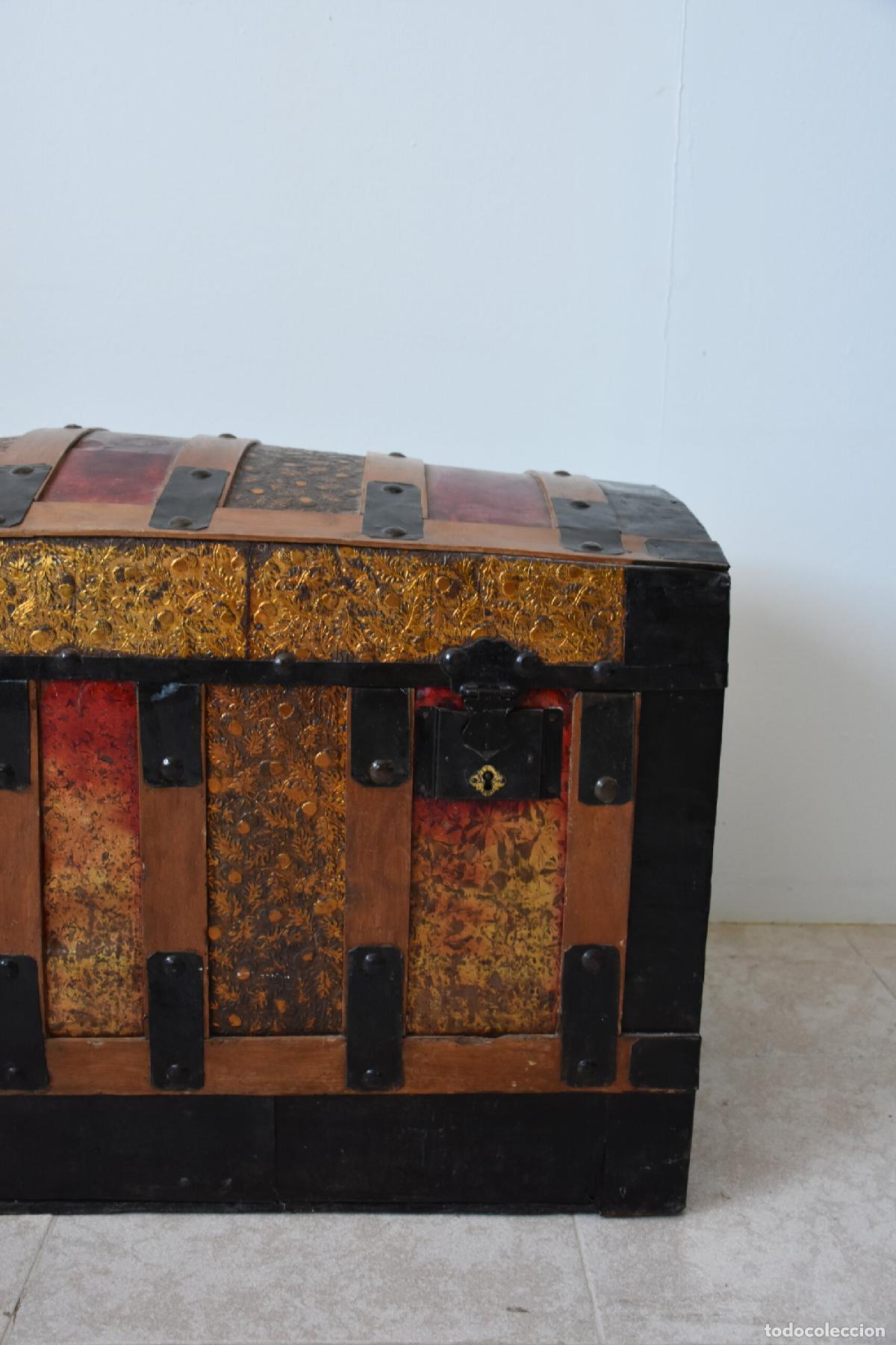 Antig&uuml;edades: Baul de madera con tapa abombada - Foto 4