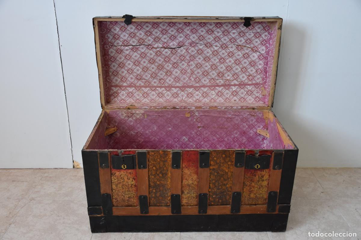 Antig&uuml;edades: Baul de madera con tapa abombada - Foto 5