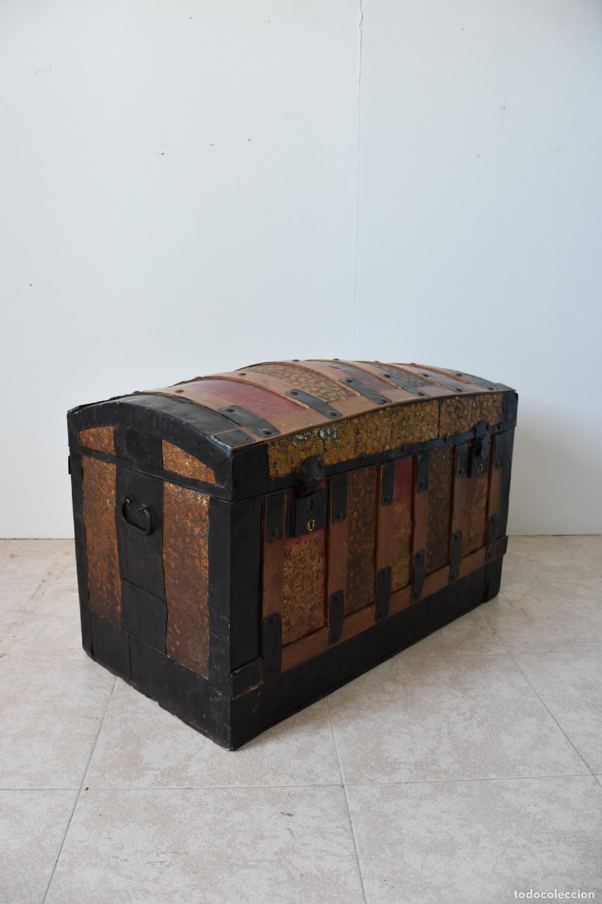 Antig&uuml;edades: Baul de madera con tapa abombada - Foto 7