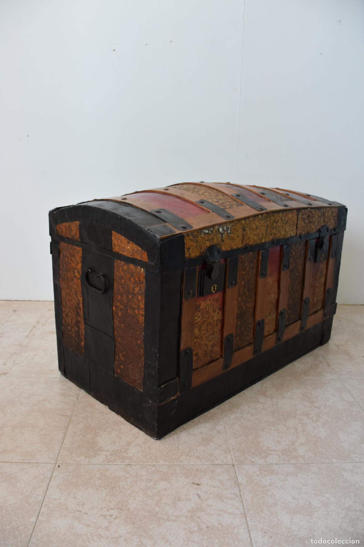 Antig&uuml;edades: Baul de madera con tapa abombada - Foto 8