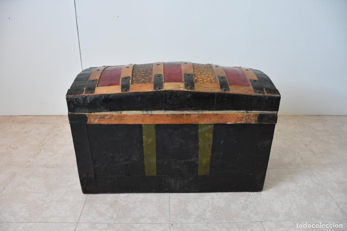 Antig&uuml;edades: Baul de madera con tapa abombada - Foto 9