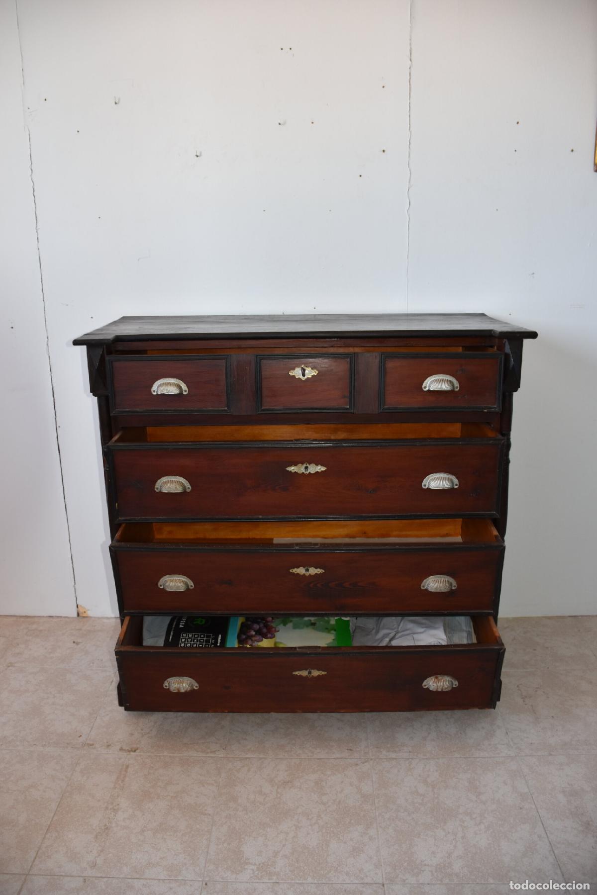 Antig&uuml;edades: Comoda antigua de madera con 4 cajones - Foto 6
