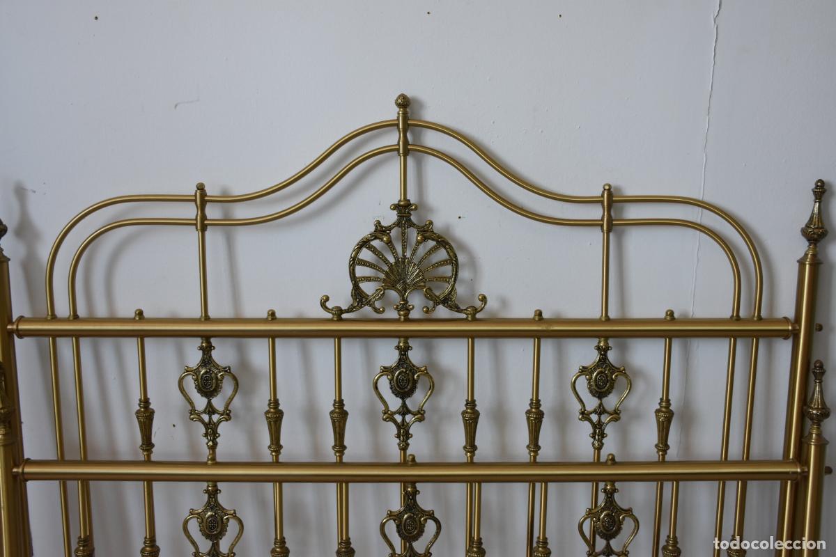 Antig&uuml;edades: Cama antigua de bronce dorado - Foto 3