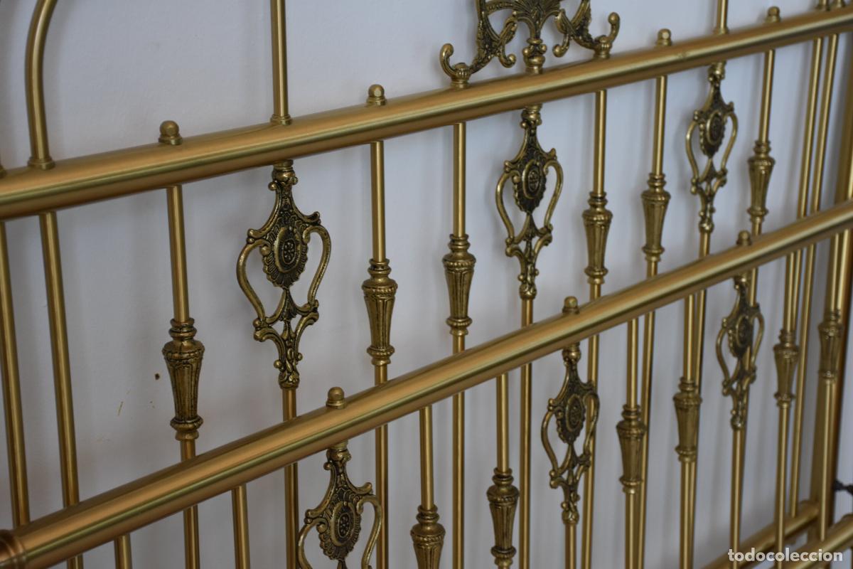 Antig&uuml;edades: Cama antigua de bronce dorado - Foto 8