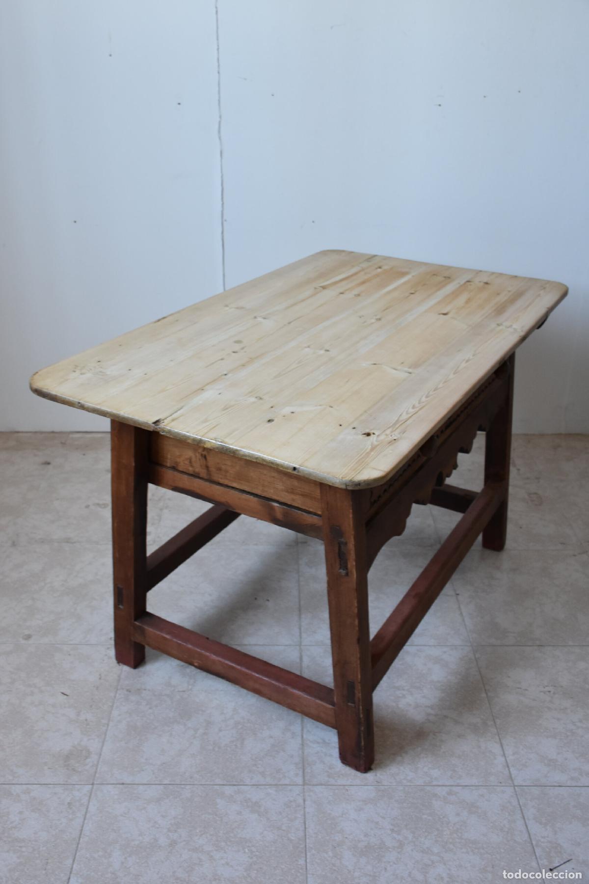 Antig&uuml;edades: Mesa rustica antigua con cajon tallado - Foto 5
