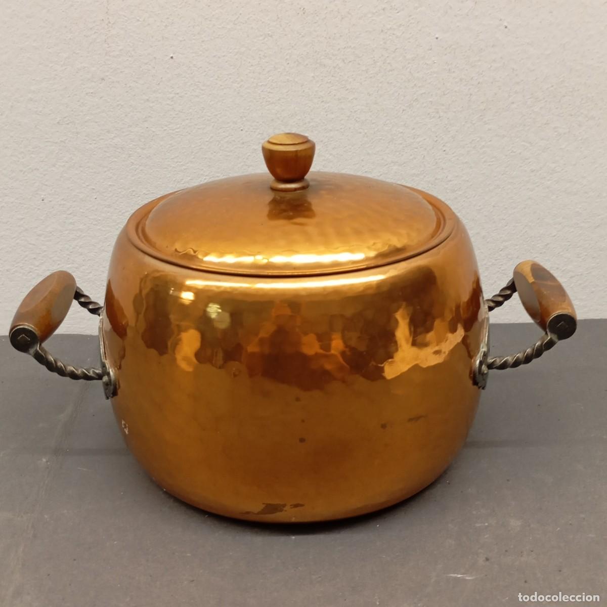 Antig&uuml;edades: ANTIGUA OLLA DE COBRE MARTILLADO - ST&Ouml;CKLI NETSTAL - ESTILO SUIZO -ASAS MADERA - 190 X 300 MM / 1101