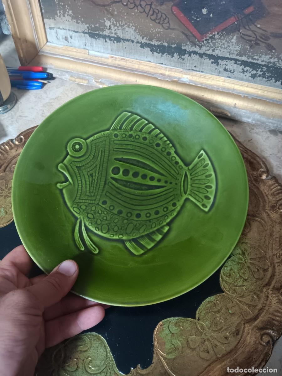 Antig&uuml;edades: pieza de vajilla vintage de loza esmaltada que pertenece al famoso Service Poisson (Servicio de Pesc