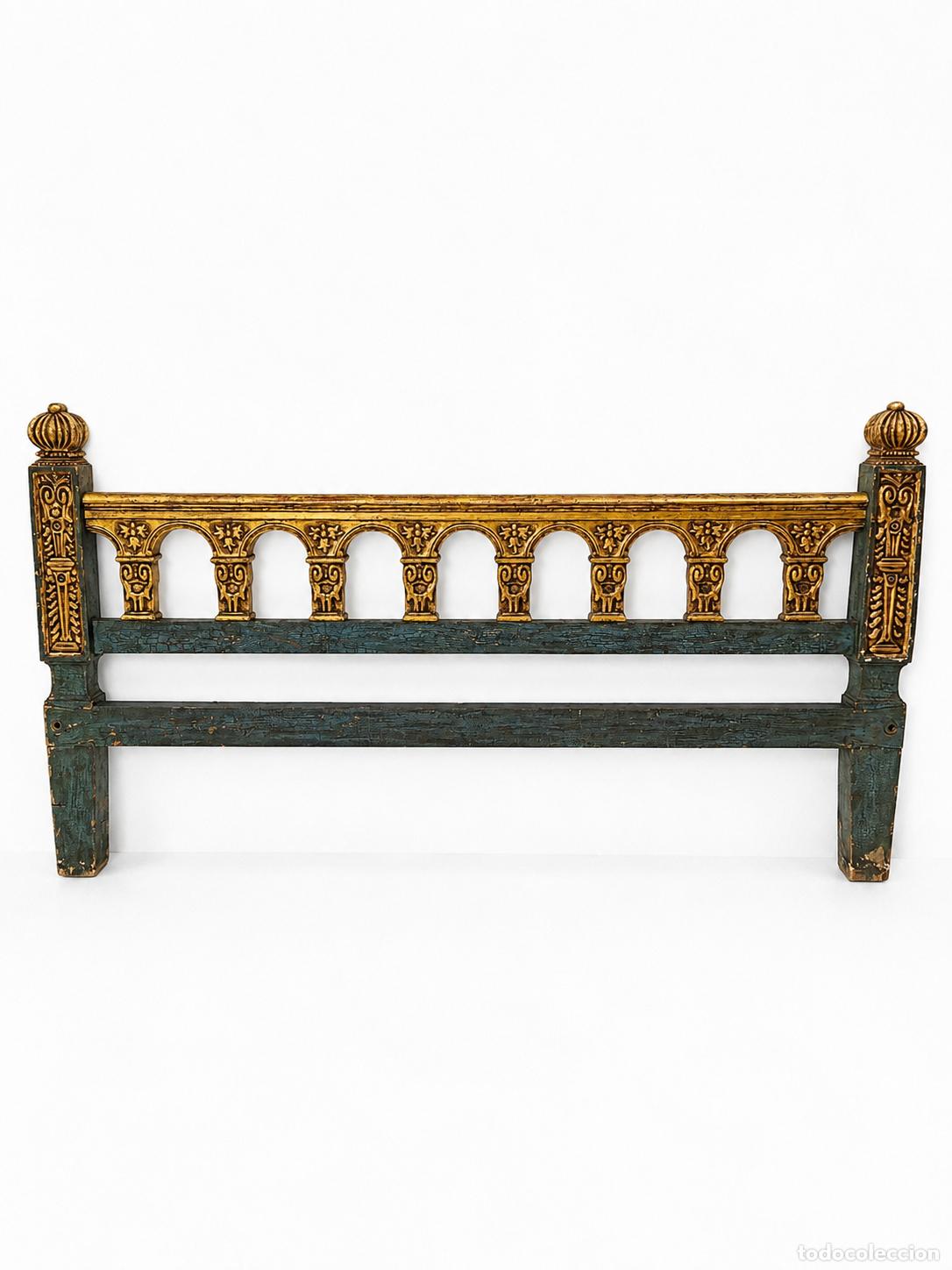 Antig&uuml;edades: Cabezal de Cama, Estilo Barroco - Talla de Madera Dorada en Pan de Oro y Policromada