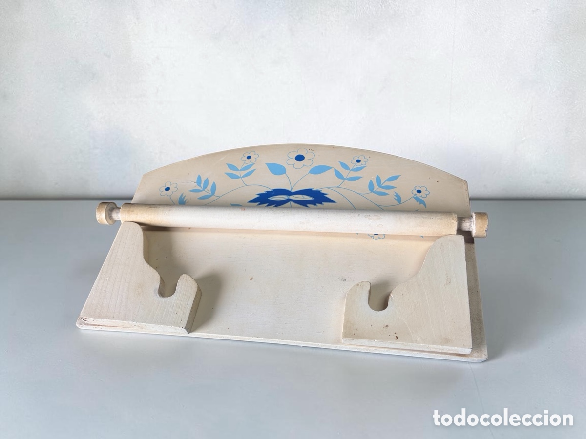 Antig&uuml;edades: Antiguo porta rollos decorado a mano - Foto 3