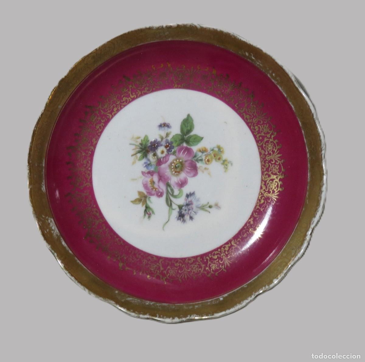 Antig&uuml;edades: Prato Porcelana Portuguesa da F&aacute;brica Artibus; S&eacute;culo XX; Di&acirc;metro 21cm; Condi&ccedil;&atilde;o Boa