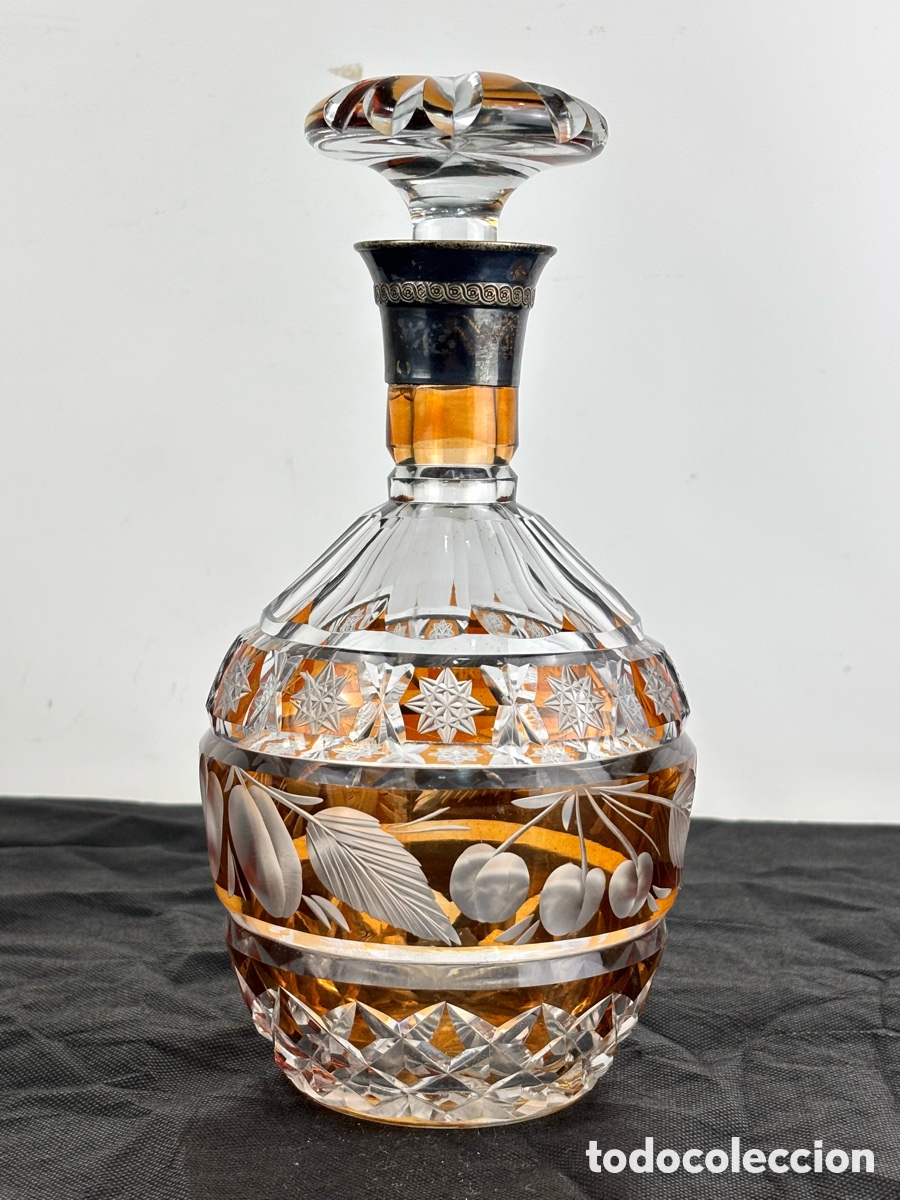 Antig&uuml;edades: LICORERA EN CRISTAL DE BOHEMIA Y CUELLO DE PLATA, COLOR AMBAR CLARO