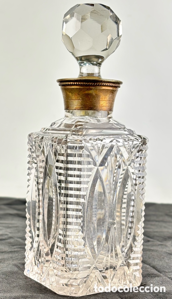 Antig&uuml;edades: LICORERA DE CRISTAL TALLADO - 27 X 9,5 X 9,5 CM