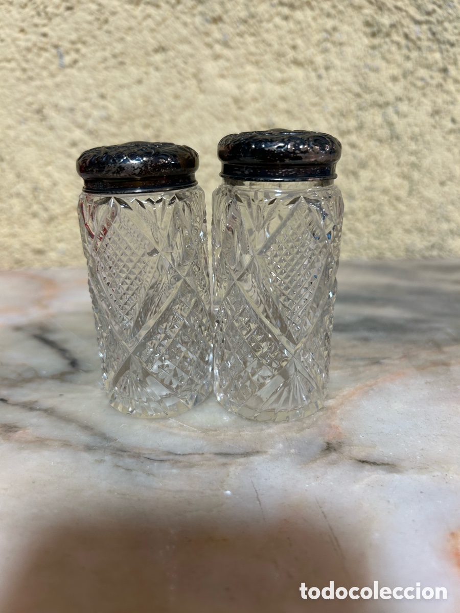 Antig&uuml;edades: 2 frascos peque&ntilde;os de vidrio con tapa de plata a&ntilde;o 1902.
