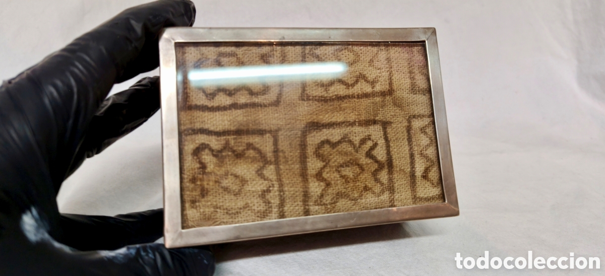 Antig&uuml;edades: Antigua Caja Alhajera Peruana en Madera y Plata de Ley 925 (Platero CRJ) con Textil Precolombino