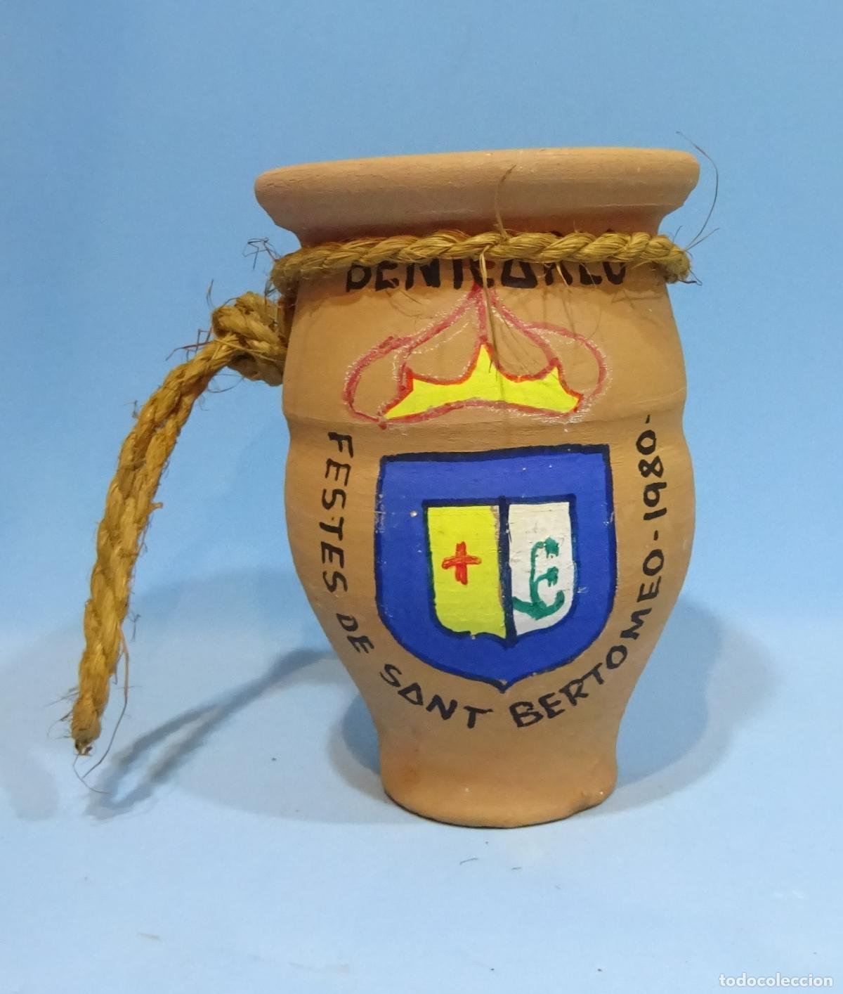 Antig&uuml;edades: CADUF VASIJA DE BARRO COCIDO DECORADO CON EL ESCUDO DE BENICARL&Oacute;. FESTES DE SANT BERTOMEO 1980
